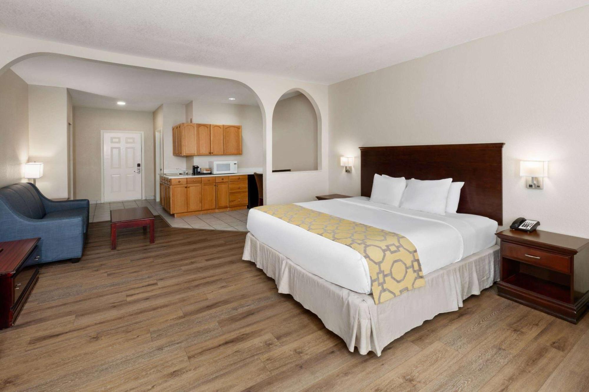 Baymont By Wyndham Houston Brookhollow Экстерьер фото