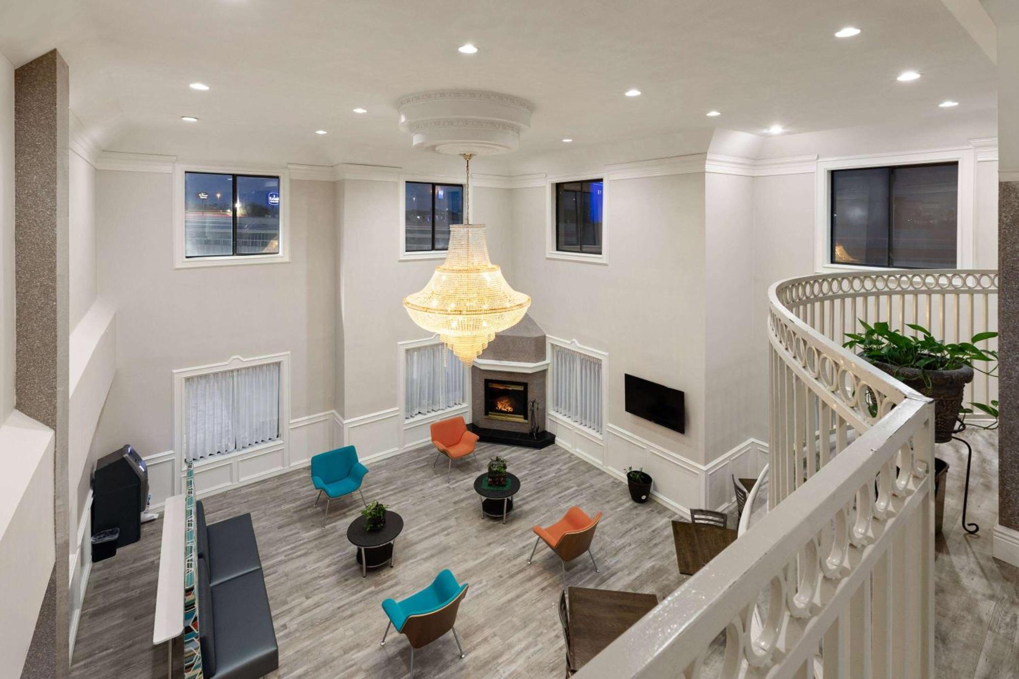 Baymont By Wyndham Houston Brookhollow Экстерьер фото