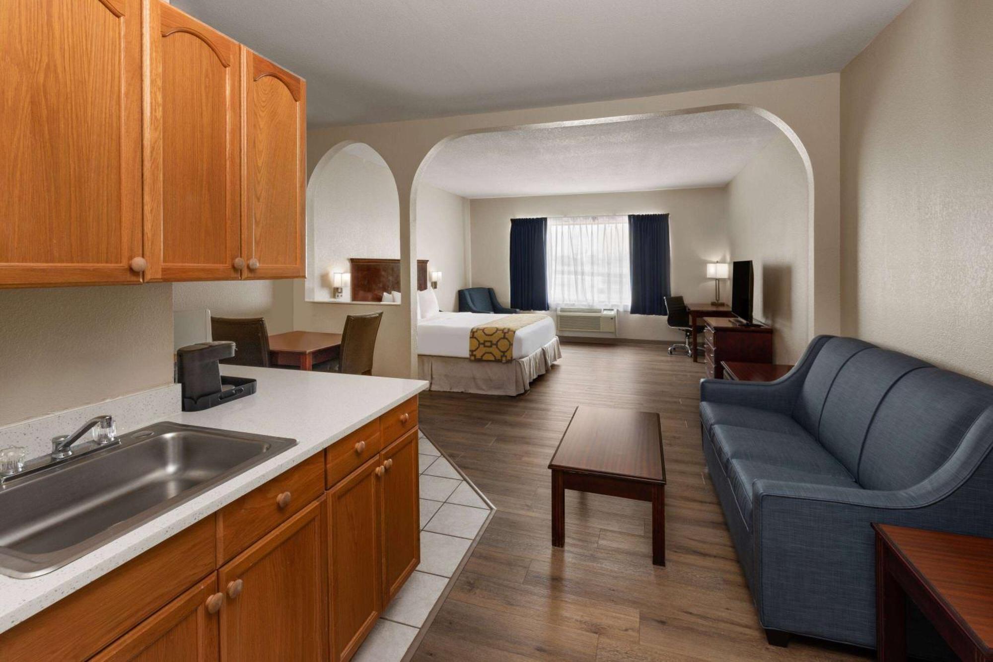 Baymont By Wyndham Houston Brookhollow Экстерьер фото