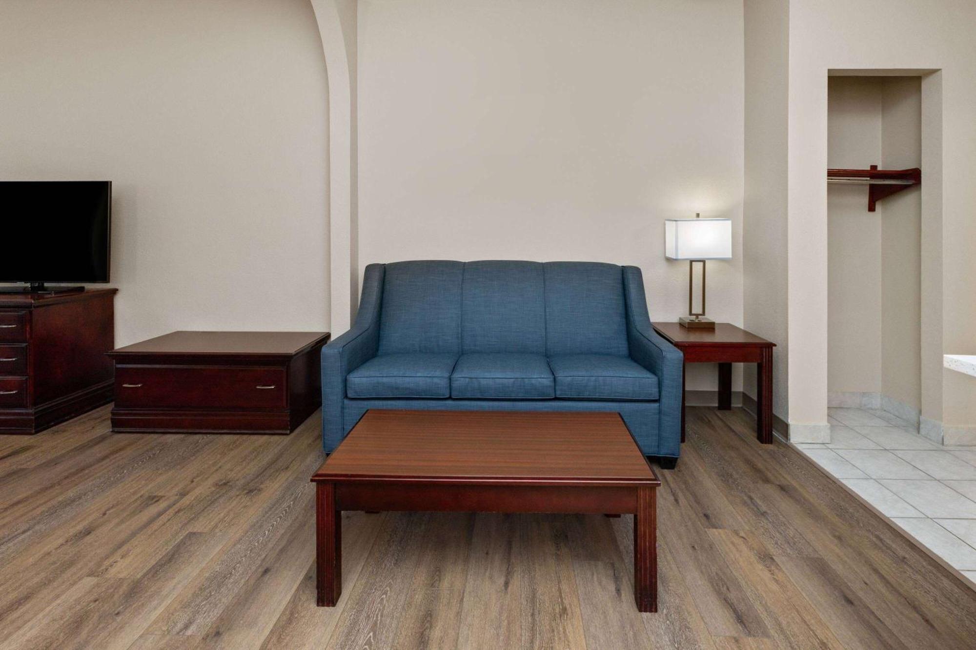 Baymont By Wyndham Houston Brookhollow Экстерьер фото