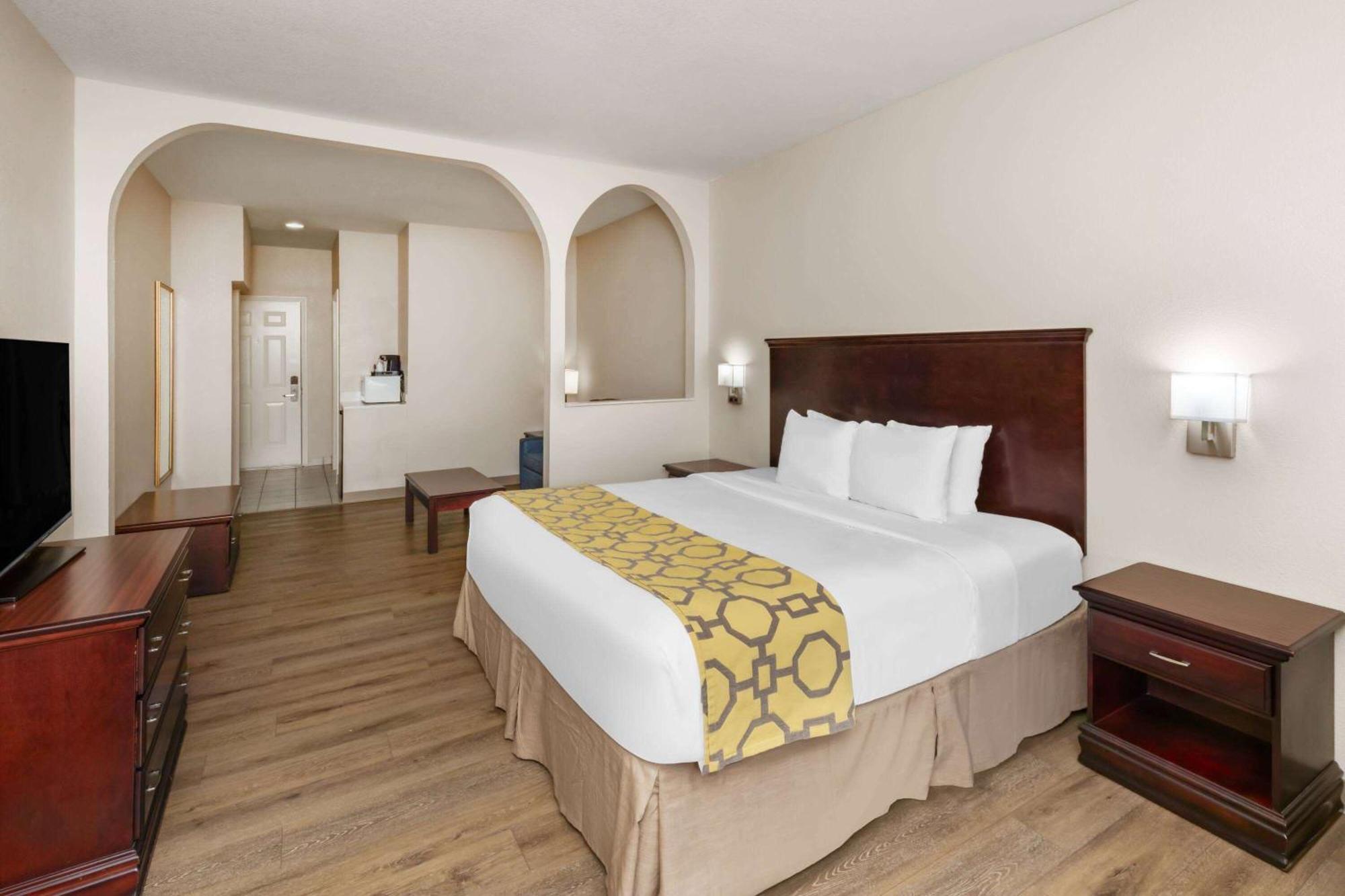 Baymont By Wyndham Houston Brookhollow Экстерьер фото